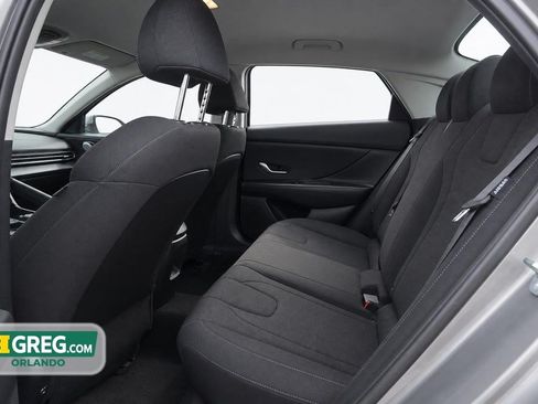 Used 2025 Hyundai Elantra SE FWD image 15