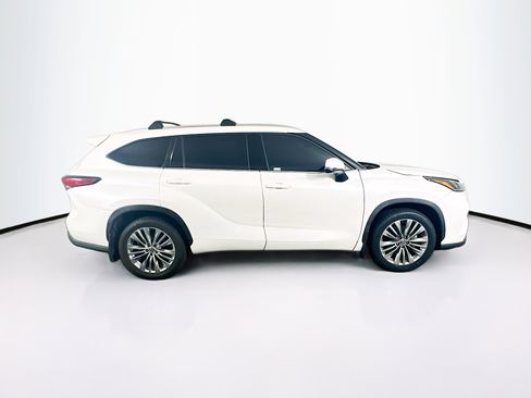 Used 2021 Toyota Highlander Platinum AWD/4WD image 10
