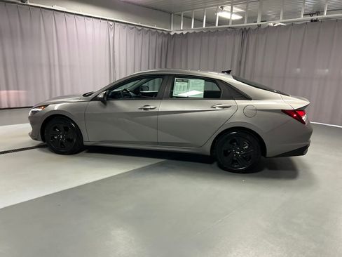 Used 2023 Hyundai Elantra SEL w/ Cargo Package image 4