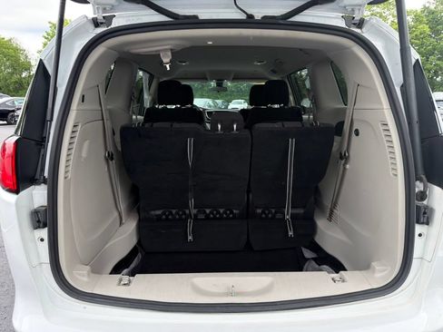 Used 2022 Chrysler Voyager LX FWD image 21