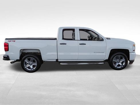 Used 2019 Chevrolet Silverado 1500 Custom w/ Custom Convenience Package image 9