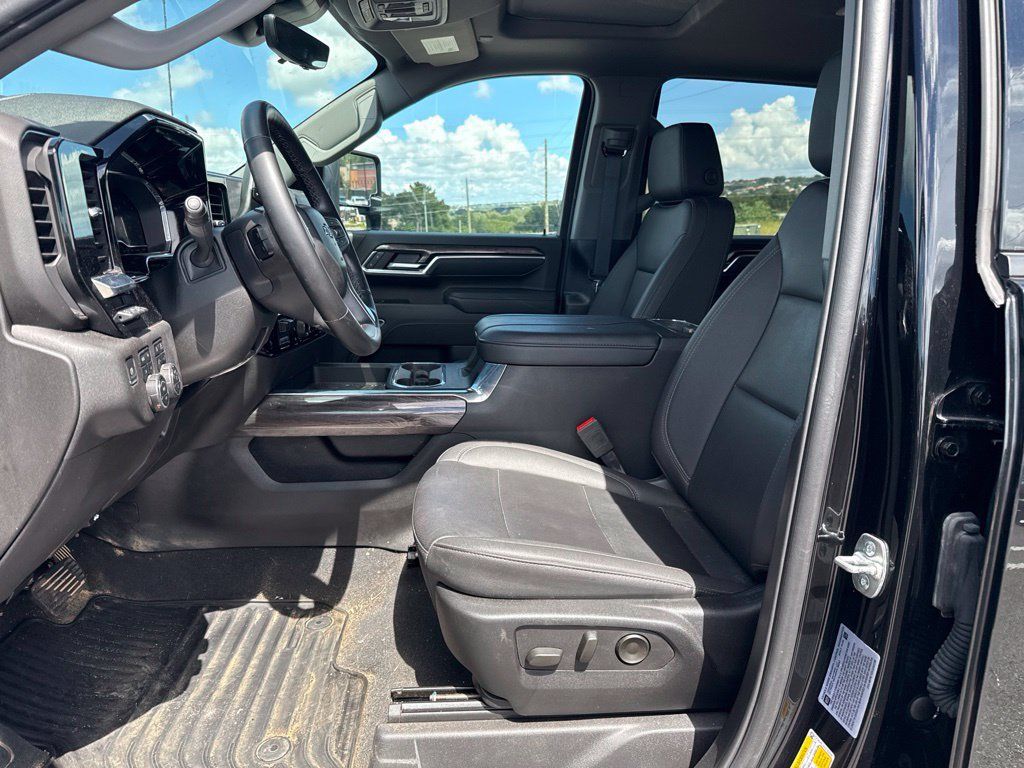 Used 2025 Chevrolet Silverado 2500 LTZ w/ Trail Boss Package AWD/4WD image 6