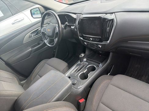 Used 2019 Chevrolet Traverse LT image 2