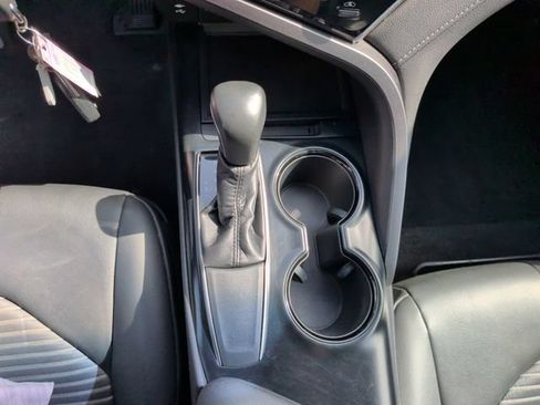 Used 2018 Toyota Camry SE FWD image 18
