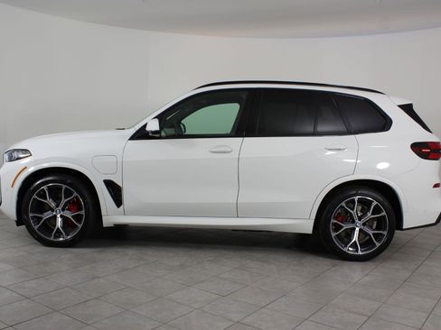 New 2026 BMW X5 xDrive50e image 2