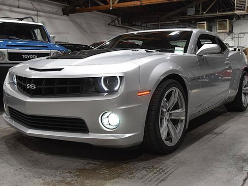 Used 2010 Chevrolet Camaro SS w/ RS Package RWD image 5