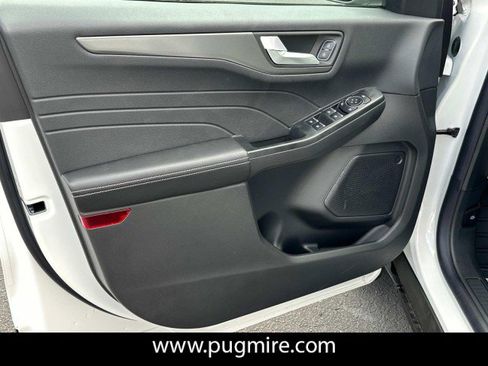 New 2025 Ford Escape SE w/ Class II Trailer Tow Package image 10