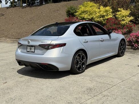 New 2025 Alfa Romeo Giulia w/ Veloce Package Rwd image 3