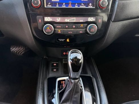 Used 2019 Nissan Rogue SL w/ Premium Package FWD image 19