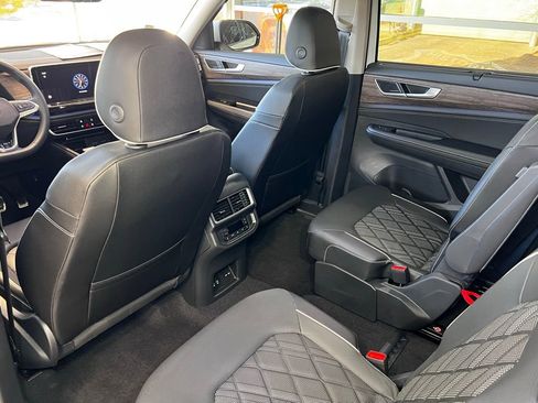 Used 2025 Volkswagen Atlas SEL Premium R-Line image 40