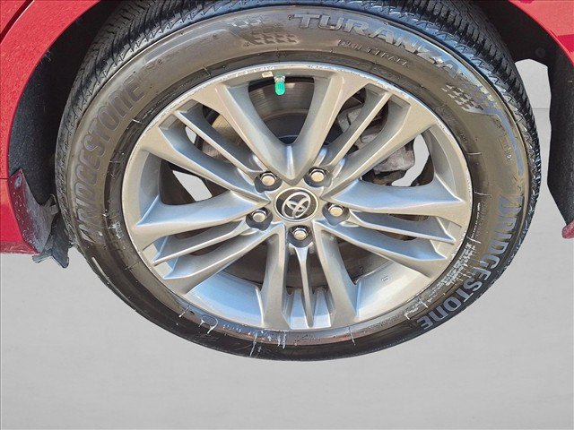Used 2015 Toyota Camry SE w/ Moonroof Package FWD image 23