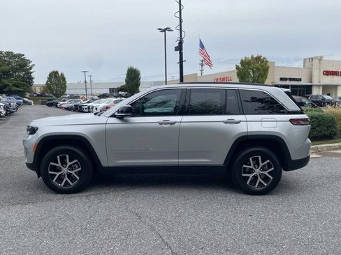 Used 2025 Jeep Grand Cherokee Limited image 4