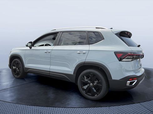 New 2026 Volkswagen Taos SE FWD image 4