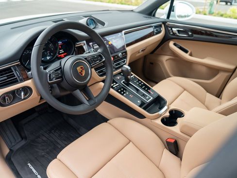 New 2026 Porsche Macan image 4