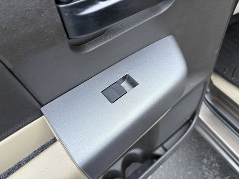 Used 2011 Toyota Tundra 4x4 CrewMax image 32