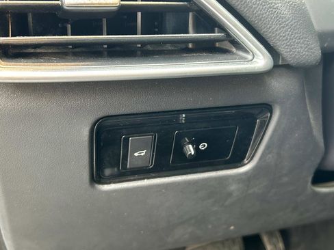 Used 2017 Jaguar F-PACE Premium image 23