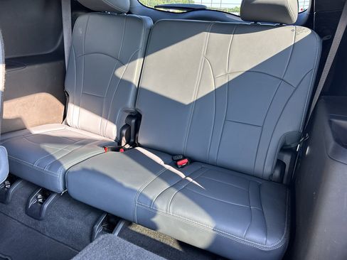 Used 2024 Buick Enclave Premium image 26