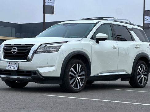 Used 2023 Nissan Pathfinder Platinum image 8