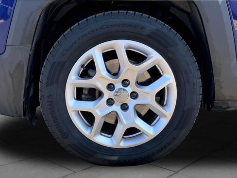 Used 2016 Jeep Renegade Latitude FWD image 11