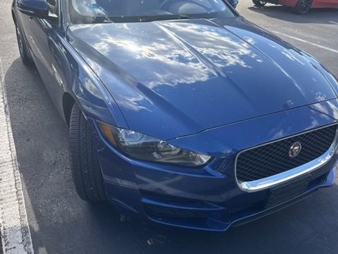Used 2017 Jaguar XE Premium image 4