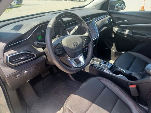 Used 2023 Chevrolet Bolt EUV Premier w/ Sun & Sound Package FWD image 8