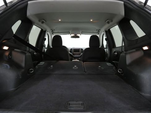 Used 2020 Jeep Cherokee Latitude w/ Cold Weather Group AWD/4WD image 27