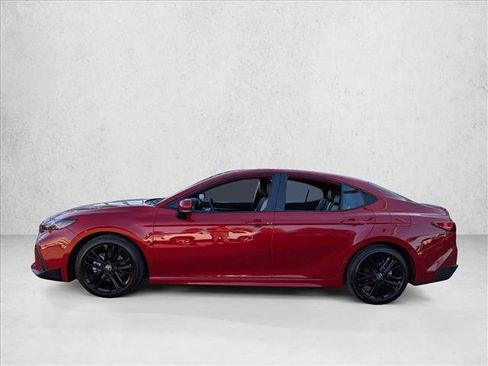 Used 2025 Toyota Camry SE image 9