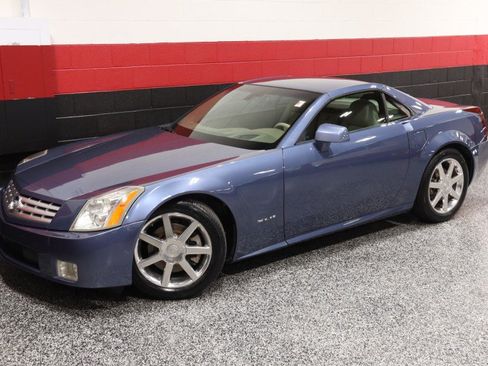 Used 2005 Cadillac XLR RWD image 18
