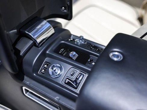Used 2015 Rolls-Royce Phantom Drophead Coupe image 25