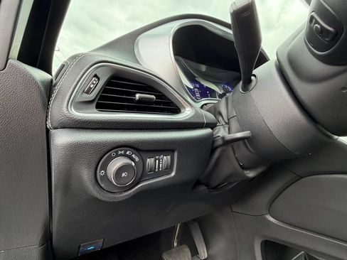 Used 2026 Chrysler Pacifica Limited w/ S Appearance Package FWD image 29