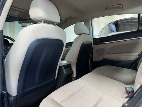 Used 2017 Hyundai Elantra SE FWD image 24