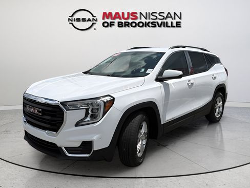Used 2022 GMC Terrain SLE w/ Driver Convenience Package FWD image 4
