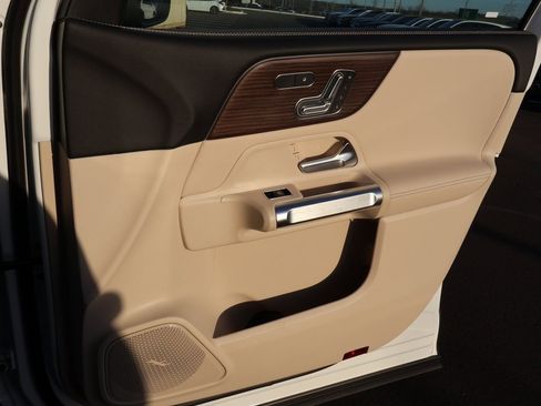 New 2026 Mercedes-Benz GLB 250 4MATIC image 13