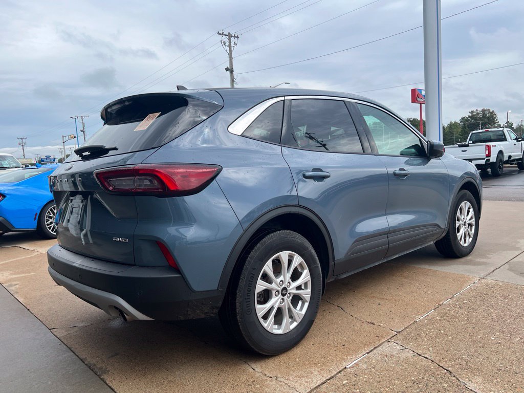 Used 2023 Ford Escape Active w/ Tech Pack #2 AWD/4WD image 3