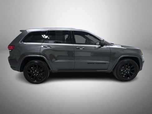 Used 2021 Jeep Grand Cherokee Laredo X image 4