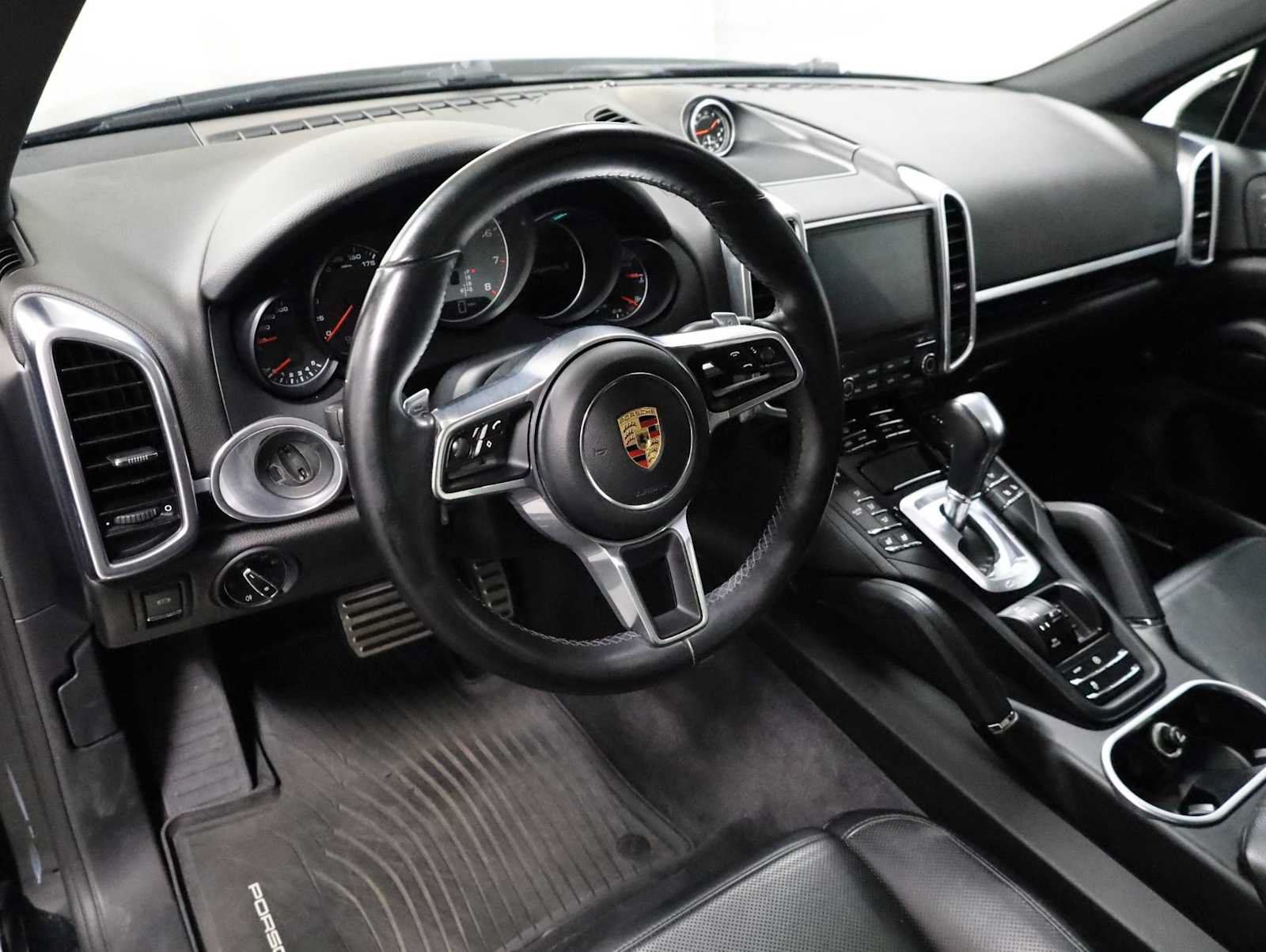 Used 2017 Porsche Cayenne S AWD/4WD image 4