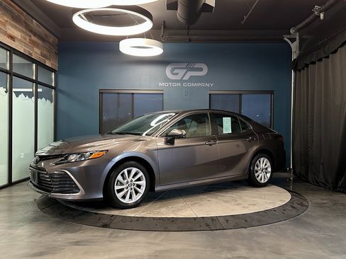 Used 2022 Toyota Camry LE image 7