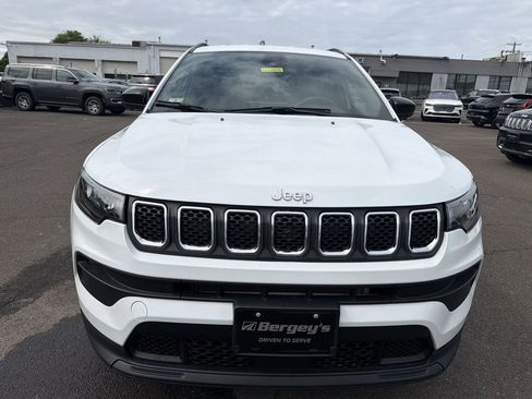 Used 2023 Jeep Compass Latitude AWD/4WD image 8