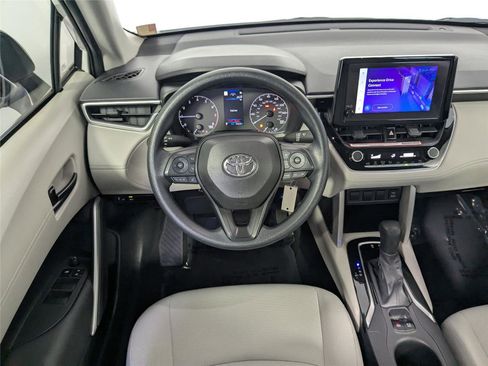 Used 2024 Toyota Corolla Cross L image 28