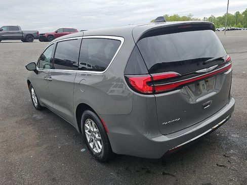 Used 2025 Chrysler Pacifica Select FWD image 6