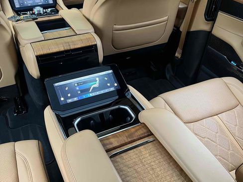 Used 2023 Jeep Grand Wagoneer L Series III image 29