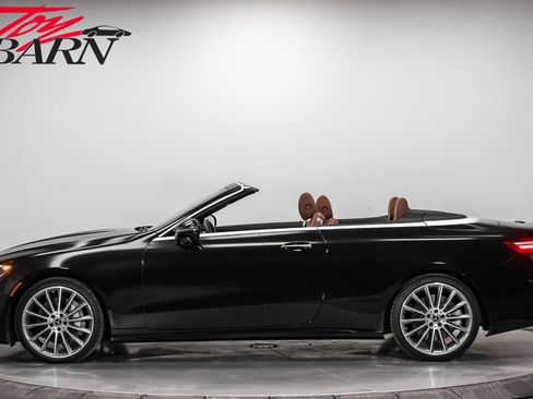 Used 2023 Mercedes-Benz E 450 4MATIC Cabriolet image 2