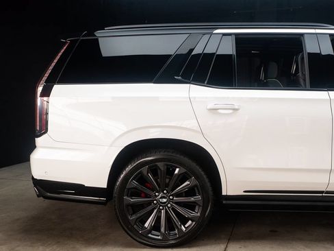 Used 2025 Cadillac Escalade V AWD/4WD image 14