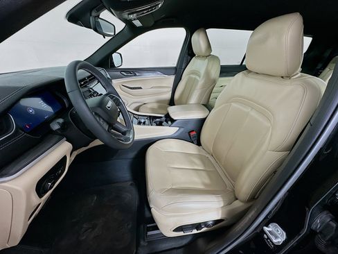 Used 2023 Jeep Grand Cherokee L Limited image 13