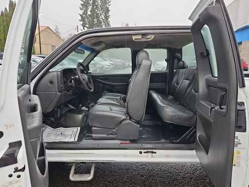 Used 2006 Chevrolet Silverado 2500 W/T image 24