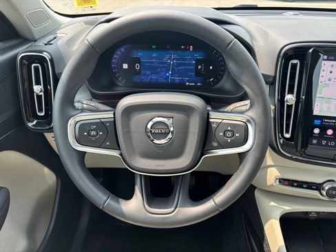 Certified 2023 Volvo XC40 B5 Plus w/ Climate Package AWD/4WD image 7