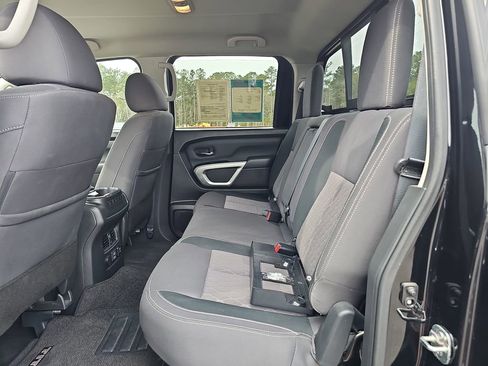 Used 2024 Nissan Titan SV w/ SV Convenience Package image 18