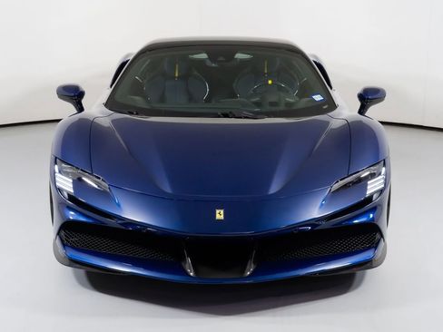 Used 2022 Ferrari SF90 Spider image 8