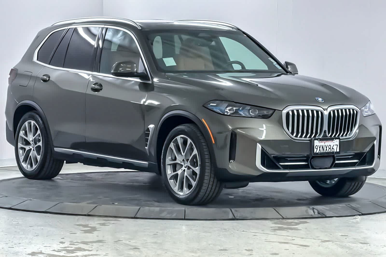 Used 2026 BMW X5 xDrive50e w/ Premium Package AWD/4WD image 9