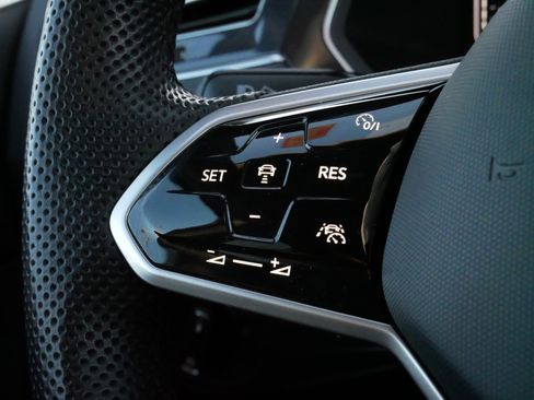 Used 2024 Volkswagen Tiguan SEL R-Line image 26